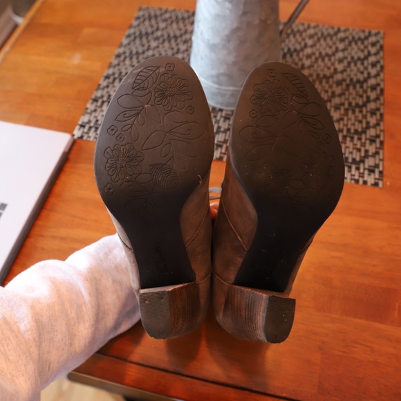 Tie up booties - Picture 4 of 8